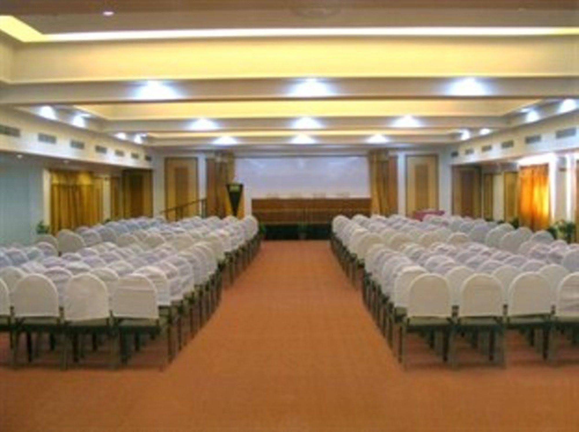 Ats威灵顿酒店 Kochi 外观 照片